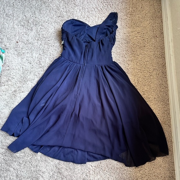 Navy Blue Formal Gown size 3 - Picture 9 of 11